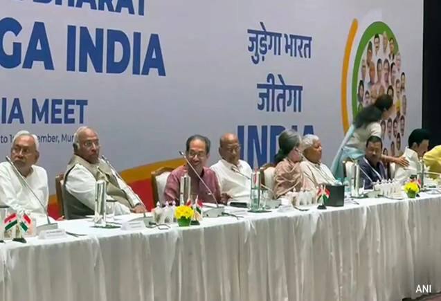 INDIA गठबंधन में फूट! कांग्रेस की तरफ से बुलाई गई बैठक टली, नीतीश, ममता और अखिलेश नहीं हो रहे थे शामिल