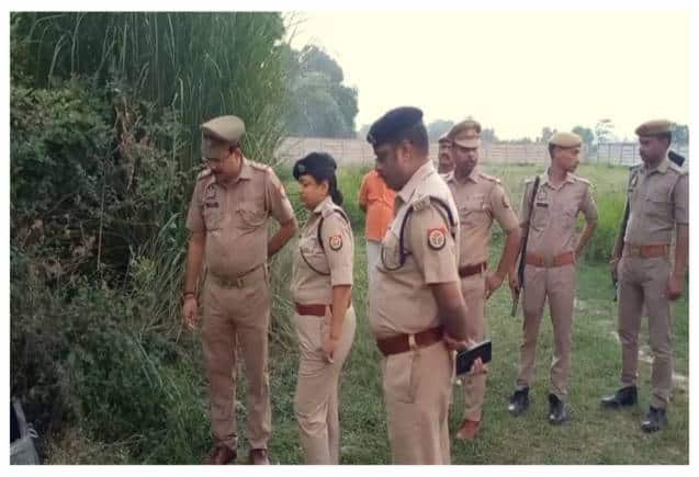 UP: बक्से में मिला युवती का अधजला शव, रेप के बाद हत्या की आशंका UP: बक्से में मिला युवती का अधजला शव, रेप के बाद हत्या की आशंका