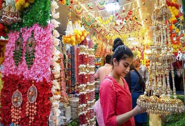 Household savings : वित्त वर्ष 2023 में घरेलू बचत दर कई दशकों के निचले स्तर पर रही