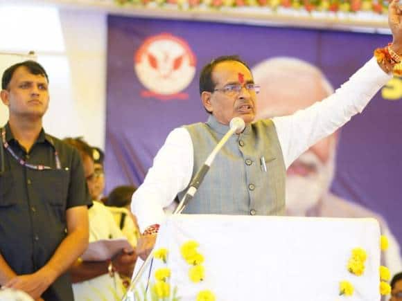 MP Election: शिवराज सिंह चौहान का कांग्रेस पर तीखा हमला, जनता से बोले उठा कर फेंक दो