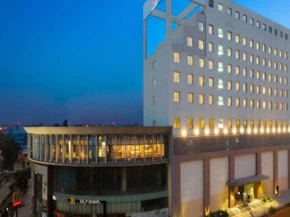 SAMHI Hotels IPO Listing: सुस्त एंट्री के बाद चढ़े शेयर, पहले दिन 14% बढ़ गया पैसा