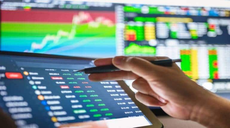 Hot Stocks Today : मैक्रोटेक डेवलपर्स, टाटा कंज्यूमर और Godrej Properties के स्टॉक्स में 23% तक हो सकती है कमाई