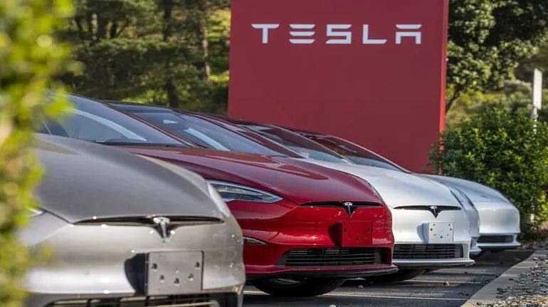 Elon Musk की कंपनी Tesla का नया प्लान, भारत में लगाना चाहती है बैटरी स्टोरेज फैक्ट्री Elon Musk की कंपनी Tesla का नया प्लान, भारत में लगाना चाहती है बैटरी स्टोरेज फैक्ट्री