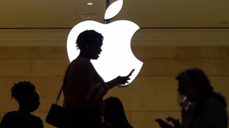 विपक्षी नेताओं की फोन हैकिंग के दावों पर Apple की सफाई, कहा- हमने नहीं भेजा  अलर्ट, जानिए पूरा मामला | Moneycontrol Hindi