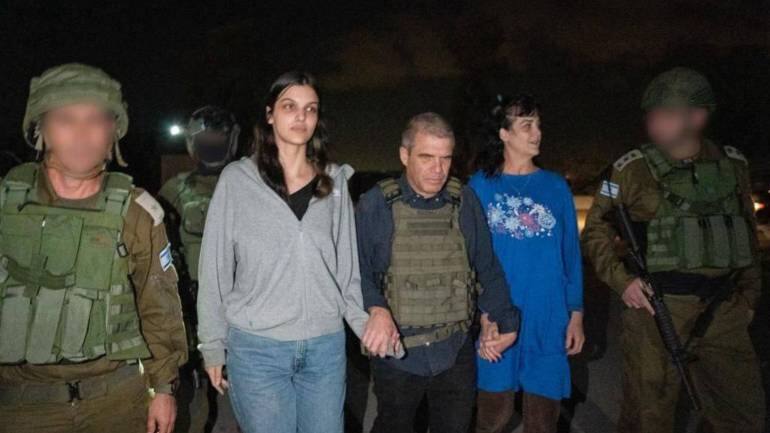 Israel Hamas War: हमास के कब्जे में इजराइल के अब भी 200 से ज्यादा बंधक, बाइडन ने रिहा की गईं महिलाओं के परिजनों से बात की Israel Hamas War: हमास के कब्जे में इजराइल के अब भी 200 से ज्यादा बंधक, बाइडन ने रिहा की गईं महिलाओं के परिजनों से बात की