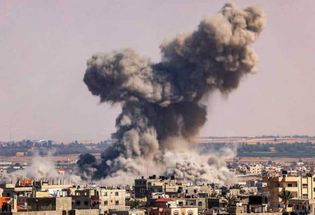 Israel- Hamas War: गाजा में चर्च पर बम धमाका, हमास का दावा- कई लोगों की हुई मौत Israel- Hamas War: गाजा में चर्च पर बम धमाका, हमास का दावा- कई लोगों की हुई मौत
