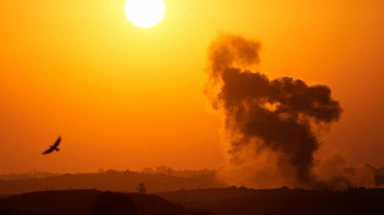 Israel Hamas War Updates: हमास के ठिकानों पर रातभर इजराइल ने बरसाया गोला बारूद, गाजा में 24 घंटों में 352 की मौत Israel Hamas War Updates: हमास के ठिकानों पर रातभर इजराइल ने बरसाया गोला बारूद, गाजा में 24 घंटों में 352 की मौत