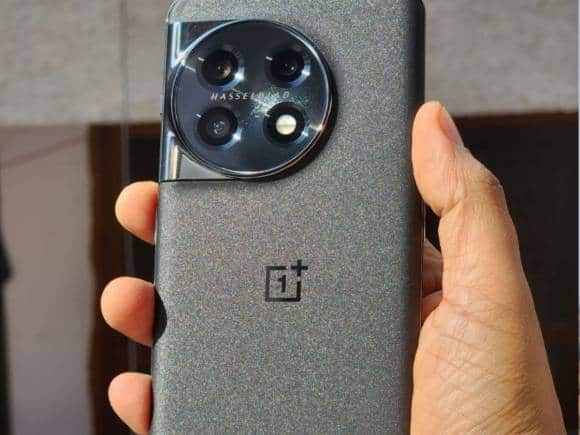Amazon की फेस्टिव डील में काफी सस्ते में मिल रहा है OnePlus 11 5G, जानें कितनी कीमत पर खरीद सकते हैं ये शानदार मोबाइल Amazon की फेस्टिव डील में काफी सस्ते में मिल रहा है OnePlus 11 5G, जानें कितनी कीमत पर खरीद सकते हैं ये शानदार मोबाइल