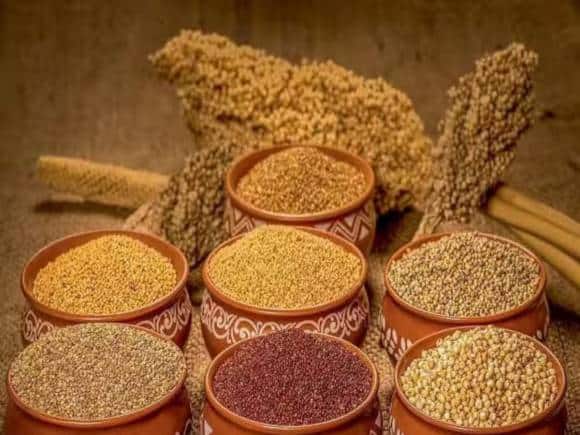 52nd GST Council Meet: मोटे अनाज के आटे से बना खाना होगा सस्ता, GST की दर घटी 52nd GST Council Meet: मोटे अनाज के आटे से बना खाना होगा सस्ता, GST की दर घटी