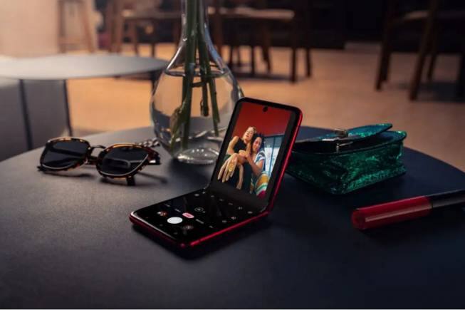 Amazon सेल में Motorola Razr40 मिलेगा सिर्फ 45000 रुपये में, चेक करें धमाकेदार डील Amazon सेल में Motorola Razr40 मिलेगा सिर्फ 45000 रुपये में, चेक करें धमाकेदार डील