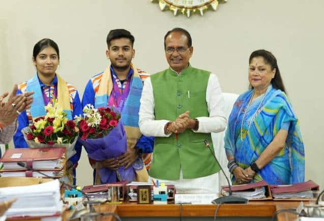 MP Election 2023: मध्य प्रदेश सरकार सरकारी नौकरियों में महिलाओं को देगी 35% आरक्षण, चुनाव से पहले BJP का मास्टरस्ट्रोक