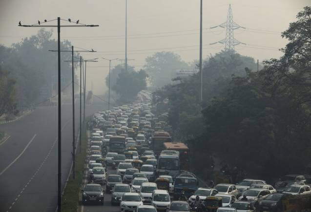 Delhi Pollution: प्रदूषण फैलाने वाले ट्रक और कमर्शियल वाहनों की एंट्री पर बैन, दिल्ली में GRAP-4 लागू