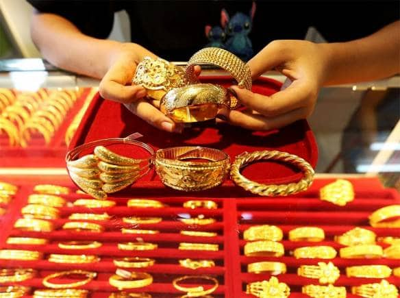 Gold Price: आज सोने की तेजी को लगा ब्रेक, 500 रुपये तक कम हुए गोल्ड के दाम