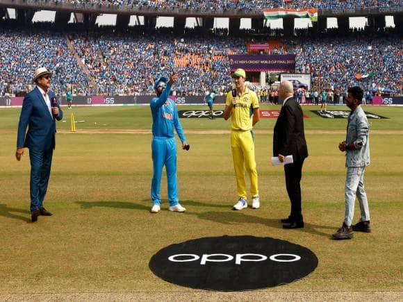 IND vs AUS Final: ऑस्ट्रेलिया ने जीता टॉस! टीम इंडिया पहले करेगी बल्लेबाजी, फाइनल मैच देखने फैंस का उमड़ा हुजूम IND vs AUS Final: ऑस्ट्रेलिया ने जीता टॉस! टीम इंडिया पहले करेगी बल्लेबाजी, फाइनल मैच देखने फैंस का उमड़ा हुजूम