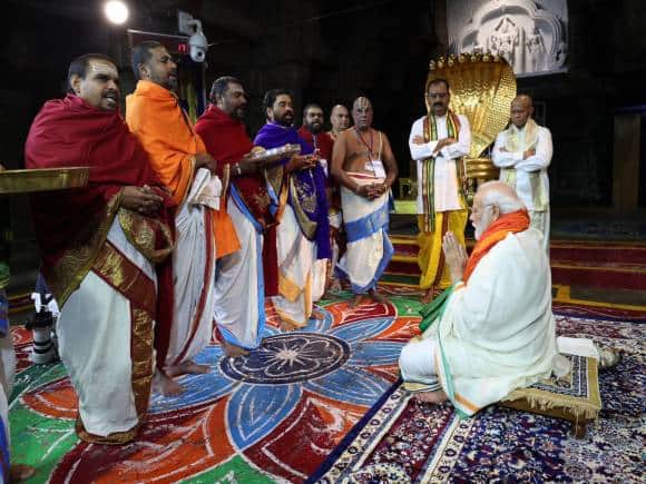 पीएम मोदी ने आंध्र प्रदेश के प्रसिद्ध तिरुमाला मंदिर में की पूजा-अर्चना, भारतीयों की समृद्धि के लिए की प्रार्थना