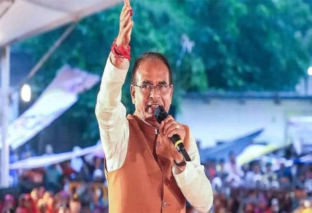 'दिल्ली नहीं, छिंदवाड़ा जाऊंगा...' CM की कुर्सी की दौड़ में शिवराज चौहान के इस कदम का क्या है मतलब?