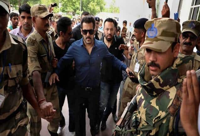 Salman Khan Security: गिप्पी ग्रेवाल पर हमले के बाद बढ़ाई गई सलमान खान की सुरक्षा, गैंगस्टर लॉरेंस बिश्नोई ने फिर दी धमकी