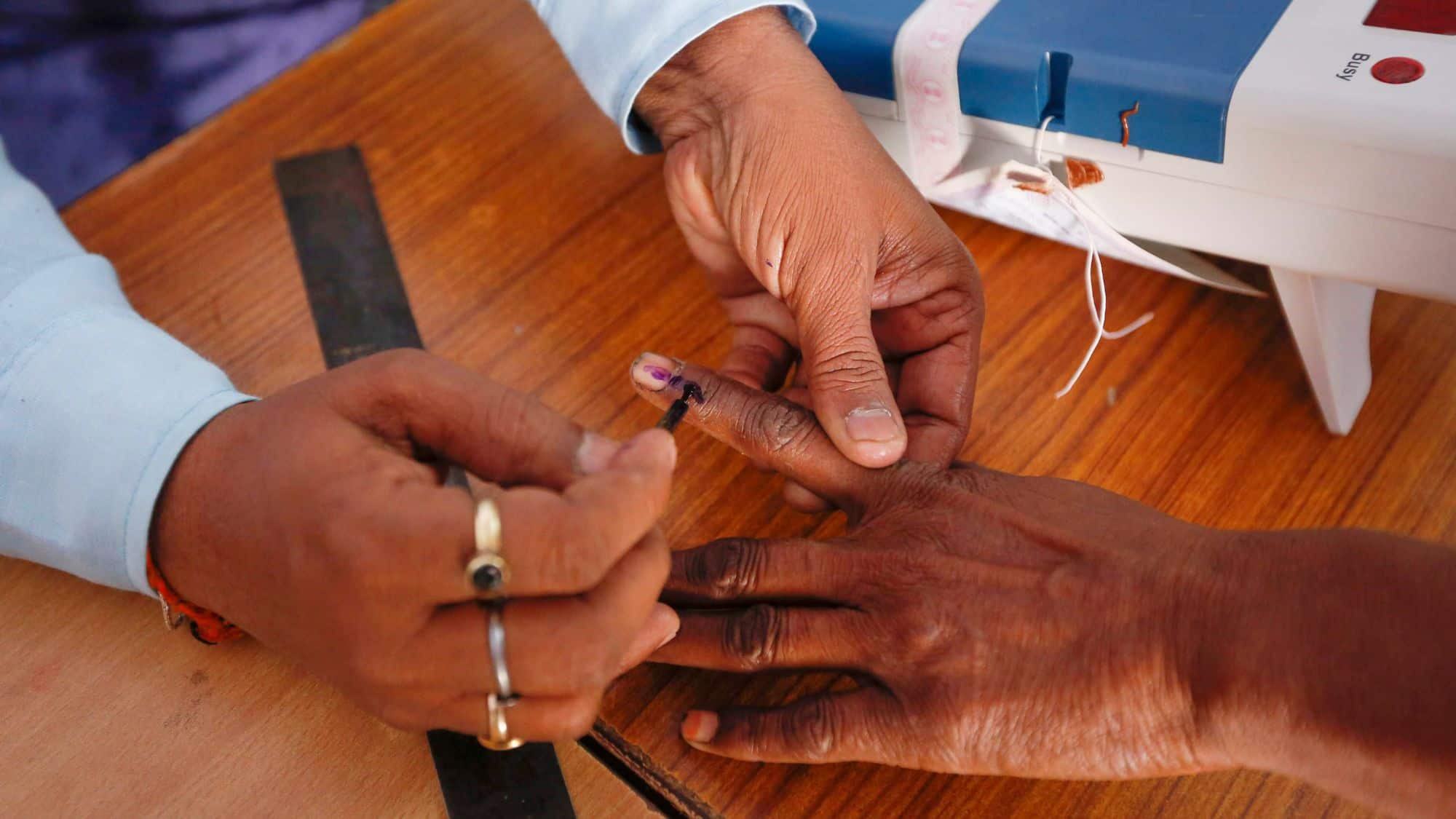 LokSabha Election: कश्मीर के ‘मूक गांव’ में 3 मूक-बधिर बहने पहली बार देंगी वोट, गांव के 55 परिवारों में एक सदस्य है मूक बधिर