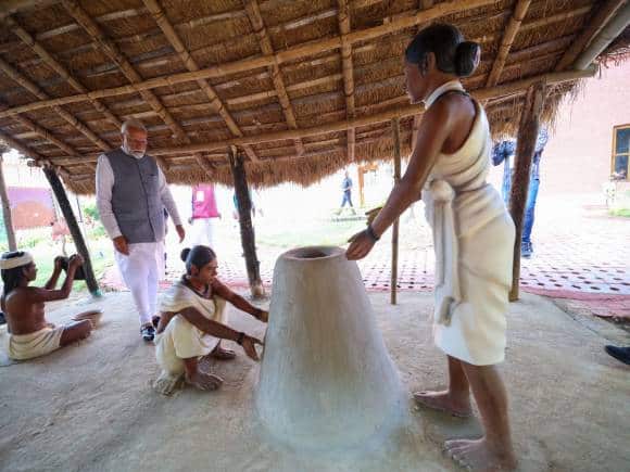 Assembly Elections 2023: पीएम मोदी ने किया बिरसा मुंडा के गांव का दौरा, क्या चुनावी राज्यों के आदिवासी वोटों पर है नजर?