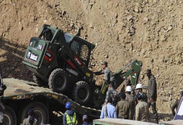 Uttarakhand: मैनुअल ड्रिलिंग के जरिए मजदूरों को निकालने की कोशिश! करीब 52 मीटर तक हुई खुदाई, आज मिल सकती है अच्छी खबर Uttarakhand: मैनुअल ड्रिलिंग के जरिए मजदूरों को निकालने की कोशिश! करीब 52 मीटर तक हुई खुदाई, आज मिल सकती है अच्छी खबर