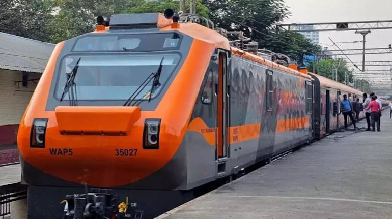 Amrit Bharat Express: प्रधानमंत्री मोदी ने देश को समर्पित की अमृत भारत एक्सप्रेस, जानिए वंदे भारत से कितनी अलग है ये लग्जरी ट्रेन