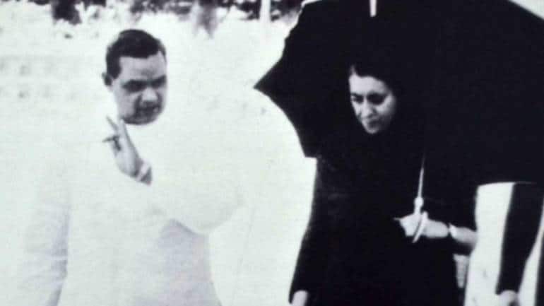 Atal Bihar Vajpayee: शिमला समझौते से पहले इंदिरा गांधी को खबरदार करना चाहते थे अटल बिहारी वाजपेयी, फिर हुआ ये Atal Bihar Vajpayee: शिमला समझौते से पहले इंदिरा गांधी को खबरदार करना चाहते थे अटल बिहारी वाजपेयी, फिर हुआ ये