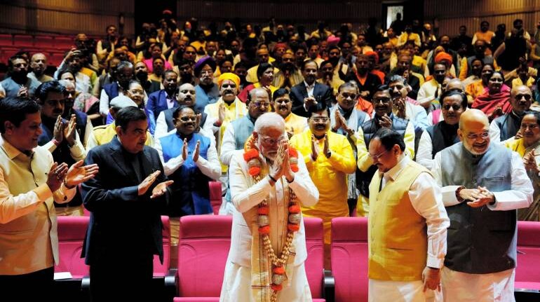 मोदी जी मत कहो...' 3 राज्यों की जीत के बाद BJP संसदीय दल की बैठक में PM ने पार्टी नेताओं से की बातचीत | Moneycontrol Hindi