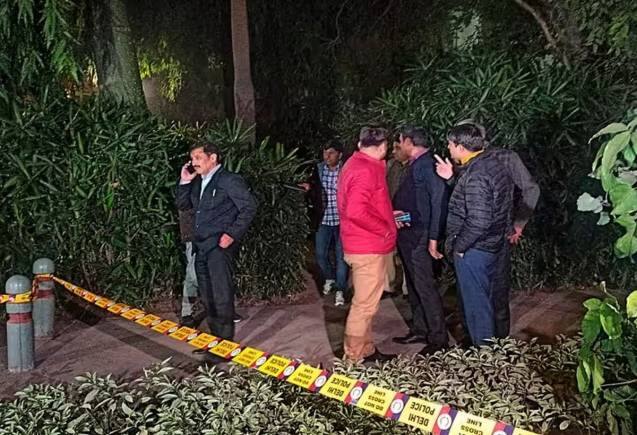 दिल्ली में इजराइली एंबेसी के पास बम धमाका, CCTV में दिखे दो संदिग्ध, राजदूत के नाम मिली चिट्ठी दिल्ली में इजराइली एंबेसी के पास बम धमाका, CCTV में दिखे दो संदिग्ध, राजदूत के नाम मिली चिट्ठी