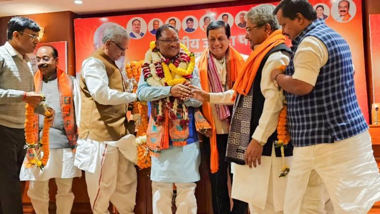 छत्तीसगढ़: CM पद के लिए रमन सिंह ने दिया विष्णुदेव साय के नाम का सुझाव, नए मुख्यमंत्री बोले- पूरी करेंगे 'मोदी की गारंटी'