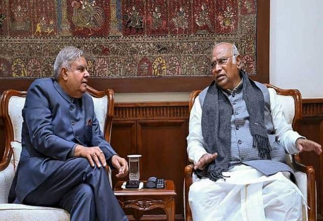 Mimicry Row: 'सदन को पंगु बना देना दुर्भाग्यपूर्ण', कांग्रेस प्रमुख खड़गे को खिले पत्र में बोले उपराष्ट्रपति धनखड़ Mimicry Row: 'सदन को पंगु बना देना दुर्भाग्यपूर्ण', कांग्रेस प्रमुख खड़गे को खिले पत्र में बोले उपराष्ट्रपति धनखड़