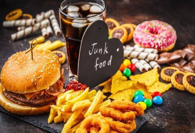 Diabetes: जंक फूड का ऐसे करें सेवन, ब्लड शुगर का खतरा होगा कम