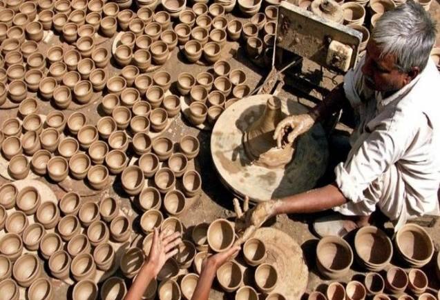 Business Idea: कुल्हड़ का बिजनेस कर देगा मालामाल, सिर्फ 5000 रुपये में घर बैठे करें शुरू