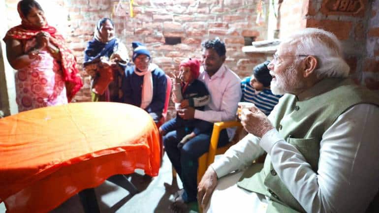 'थोड़ी ज्यादा मीठी है' जब अयोध्या दौरे के बीच में मीरा मांझी के घर चाय पीने पहुंचे PM मोदी, जानें कौन है ये महिला 'थोड़ी ज्यादा मीठी है' जब अयोध्या दौरे के बीच में मीरा मांझी के घर चाय पीने पहुंचे PM मोदी, जानें कौन है ये महिला
