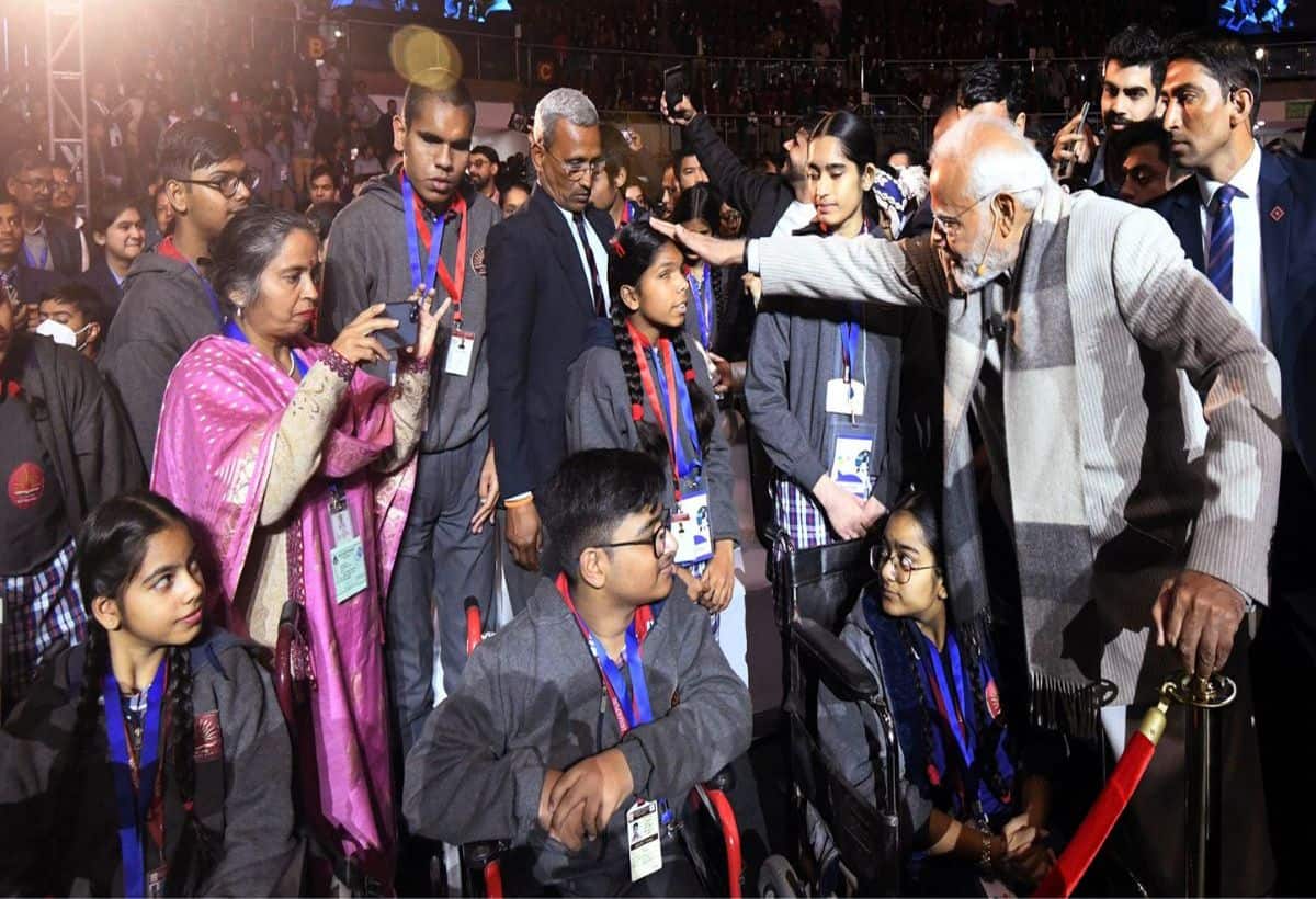 Pariksha Pe Charcha 2025: इस बार खास होगा 'परीक्षा पे चर्चा', दीपिका पादुकोण और मैरी कॉम जैसी हस्तियां होंगी शामिल, बच्चों से करेंगी बात