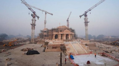 Ram Mandir inside picture: कन्फेडरेशन ऑफ ऑल इंडिया ट्रेडर्स (CAIT) ने 22 जनवरी 2024 को श्री राम मंदिर के उद्घाटन के बाद भारत में पर्याप्त आर्थिक वृद्धि का अनुमान लगाया है। CAIT की मानें तो राम मंदिर के उद्घाटन के बाद जनवरी में 50 हजार करोड़ रुपये का व्यापार होने का अनुमान है। CAIT ने प्रधानमंत्री नरेंद्र मोदी से 22 जनवरी को "राम राज्य दिवस" ​​घोषित करने का आग्रह किया है।