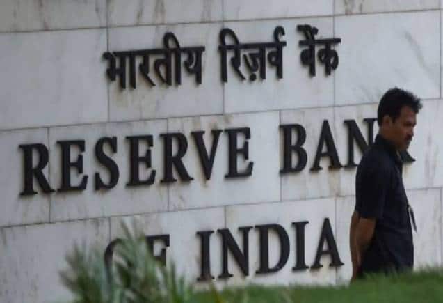 RBI ने ठाणे के बैंक TDCC पर लगाया जुर्माना, अपने ही डायरेक्टर को गलत तरीके से दिया लोन RBI ने ठाणे के बैंक TDCC पर लगाया जुर्माना, अपने ही डायरेक्टर को गलत तरीके से दिया लोन