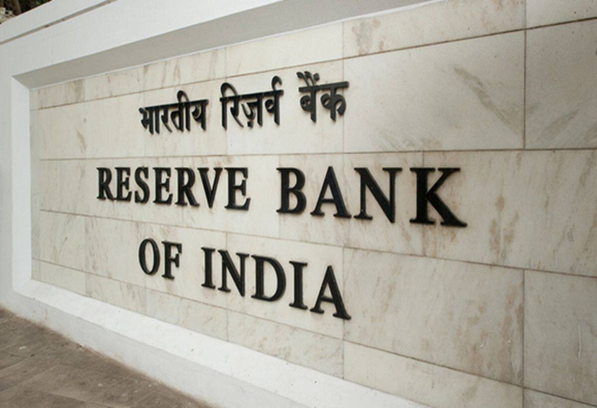 RBI Policy से पहले फुल कवरेज: एक्पर्ट्स से जानिए ग्रोथ या महंगाई, किस पर होगा RBI का फोकस