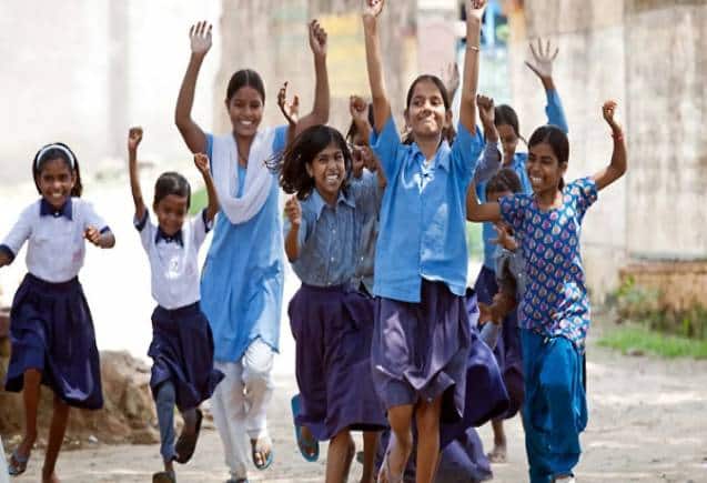 Balika Samridhi Yojana: बेटी के जन्म से लेकर पढ़ाई तक का खर्च उठाएगी सरकार, जानिए कैसे उठाएं फायदा