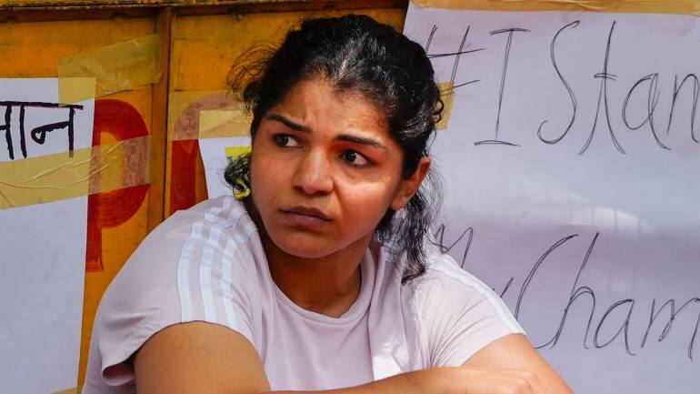'मैं अपनी कुश्ती को त्यागती हूं' WFI के चुनाव नतीजों से निराश पहलवान साक्षी मलिक ने रेसलिंग छोड़ने का किया ऐलान