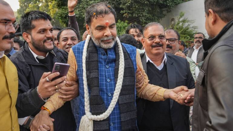 '...तो हम कानूनी विकल्प तलाश सकते हैं' खेल मंत्रालय से WFI का सस्पेंशन हटाने की अपील करेंगे संजय सिंह '...तो हम कानूनी विकल्प तलाश सकते हैं' खेल मंत्रालय से WFI का सस्पेंशन हटाने की अपील करेंगे संजय सिंह