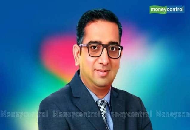 Daily Voice : 2024 में 10-15% रिटर्न मिलने की उम्मीद नहीं, कम जोखिम के चलते लार्जकैप शेयर लग रहे अच्छे Daily Voice : 2024 में 10-15% रिटर्न मिलने की उम्मीद नहीं, कम जोखिम के चलते लार्जकैप शेयर लग रहे अच्छे