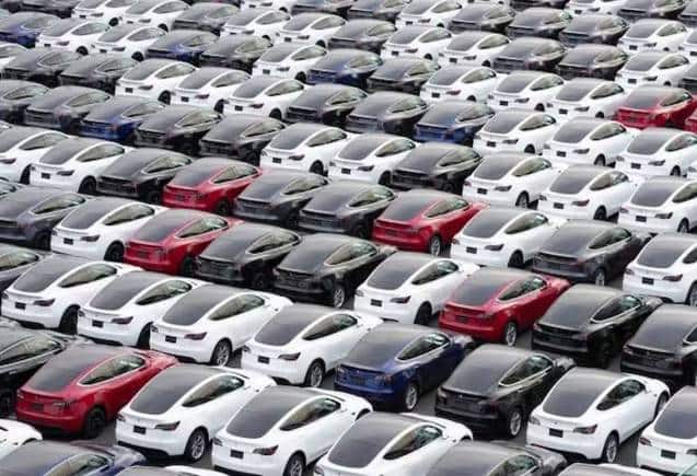 FADA sales data : नवंबर में फास्ट लेन में रही रिटेल ऑटो बिक्री, टॉप गियर में रहे पैसेंजर व्हीकल और टू-व्हीलर