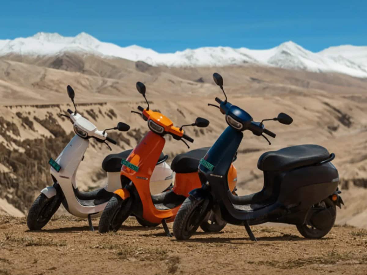 Ola Electric ने घटाए S1X स्कूटर के दाम, जानिए अलग-अलग वेरिएंट्स की अब कितनी है कीमत