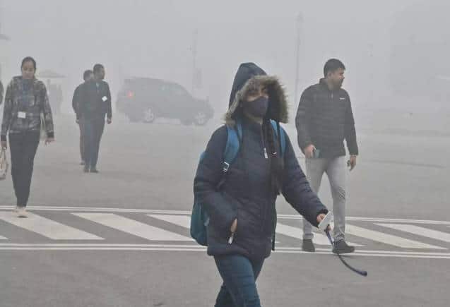 Weather Update: दिल्ली-NCR में कोहरे का येलो अलर्ट जारी, ठिठुर रहा है उत्तर भारत, जानें अपने शहर में मौसम का हाल
