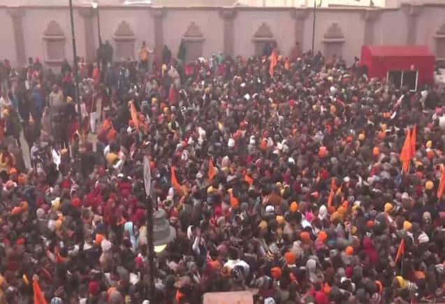 VIDEO: राम मंदिर में 'प्राण प्रतिष्ठा' के एक दिन बाद भक्तों की उमड़ी भीड़, देखें सुबह की पहली आरती