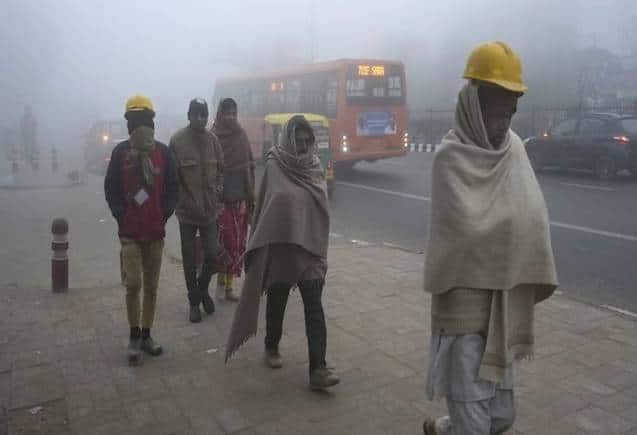 Weather Update: दिल्ली- UP समेत कई राज्यों में कड़ाके की ठंड और कोहरे की मार, जानिए अपने शहर में मौसम का हाल