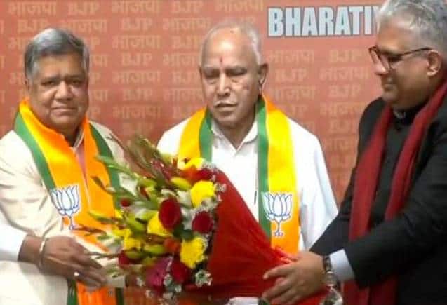 कांग्रेस को कर्नाटक में बड़ा झटका, पूर्व मुख्यमंत्री जगदीश शेट्टार फिर BJP में हुए शामिल कांग्रेस को कर्नाटक में बड़ा झटका, पूर्व मुख्यमंत्री जगदीश शेट्टार फिर BJP में हुए शामिल