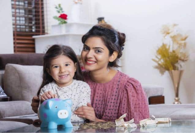 Kanya Sumangala Yojana: योगी सरकार बेटियों को दे रही है 25000 रुपये, जानिए कैसे उठाएं फायदा