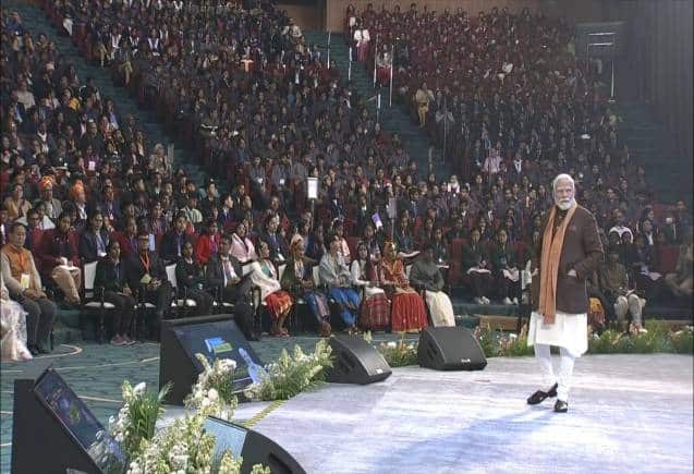 Pariksha Pe Charcha 2024: 'दूसरों से नहीं, खुद से प्रतिस्पर्धा करें', पीएम मोदी ने परीक्षाओं से पहले छात्रों को दी तनाव मुक्त एग्जाम का मंत्र