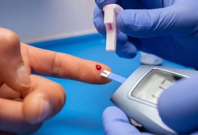 Diabetes: सर्दी के मौसम में कभी न करें ये गलतियां, फौरन बढ़ जाएगा ब्लड शुगर, ऐसे करें कंट्रोल